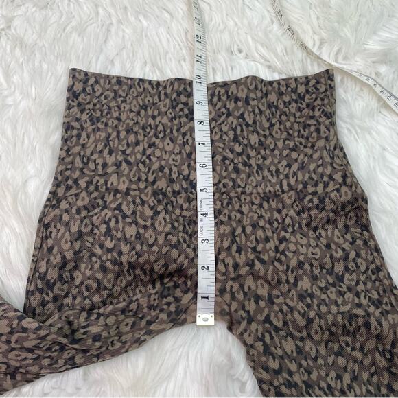 Spanx Size M Look At Me Now Seamless Leggings Mini Leopard Print Brown - Picture 6 of 8